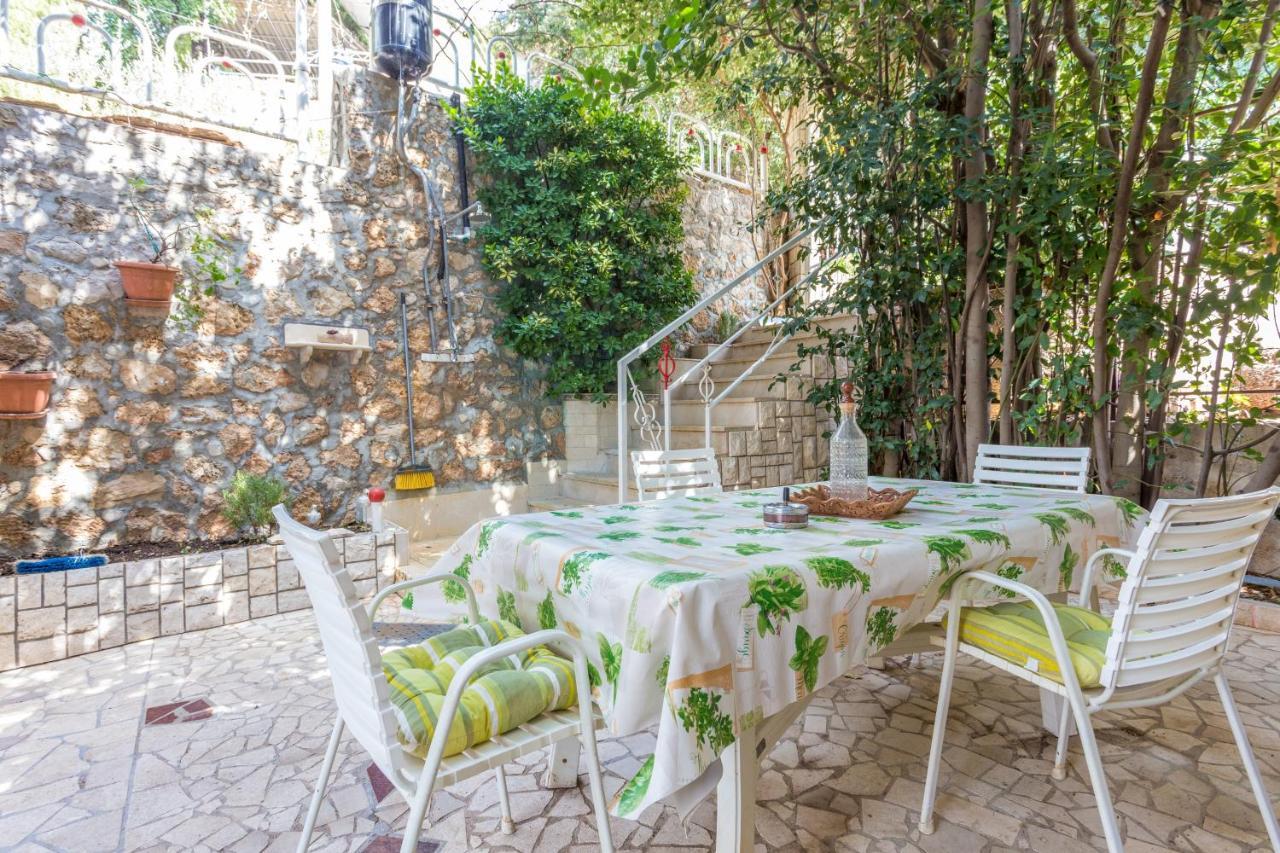 Apartments By The Sea Stanici, Omis - 1028 Tice Esterno foto