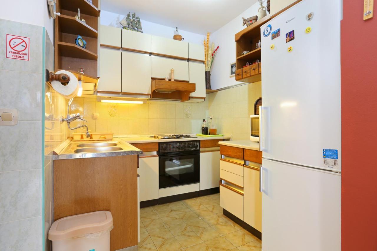 Apartments By The Sea Stanici, Omis - 1028 Tice Esterno foto