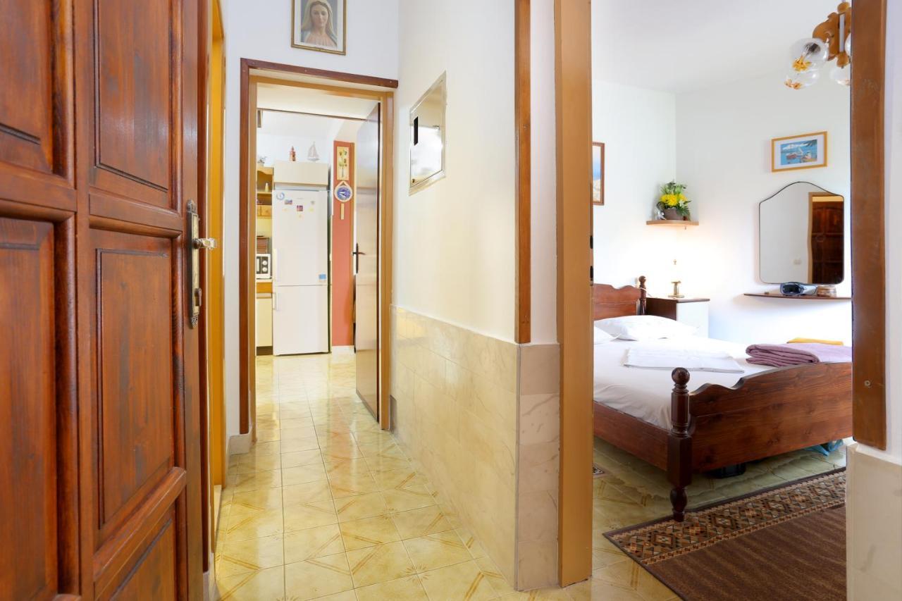 Apartments By The Sea Stanici, Omis - 1028 Tice Esterno foto