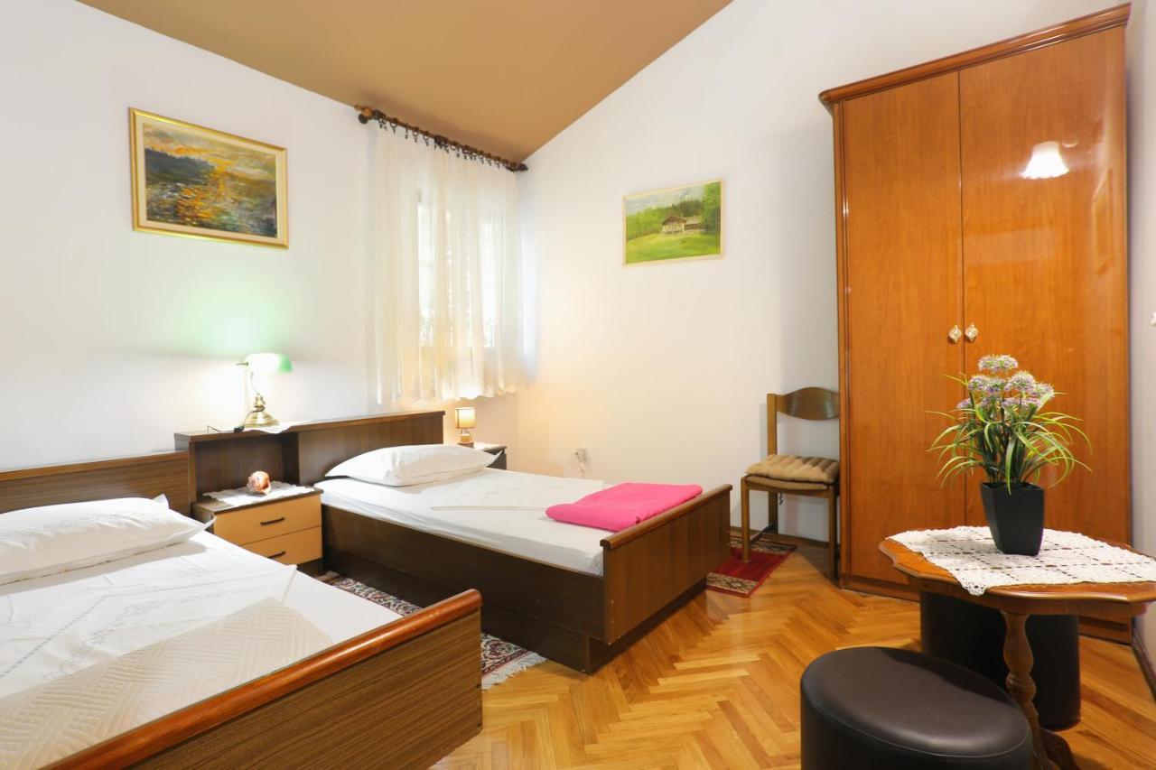 Apartments By The Sea Stanici, Omis - 1028 Tice Esterno foto